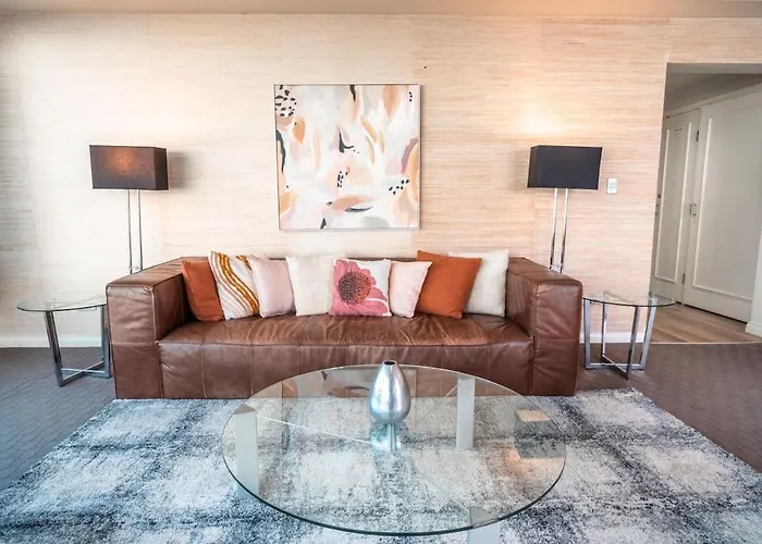 Luxury Bay View Apartment - Darling Harbour